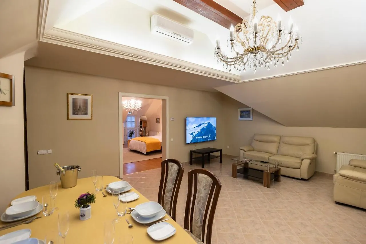 La Grande Apartman Eger Apartment